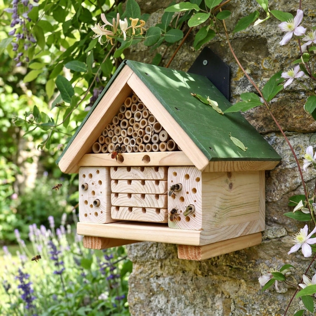 Bee Hotel with Diverse Tube Lengths and Chamber Materials